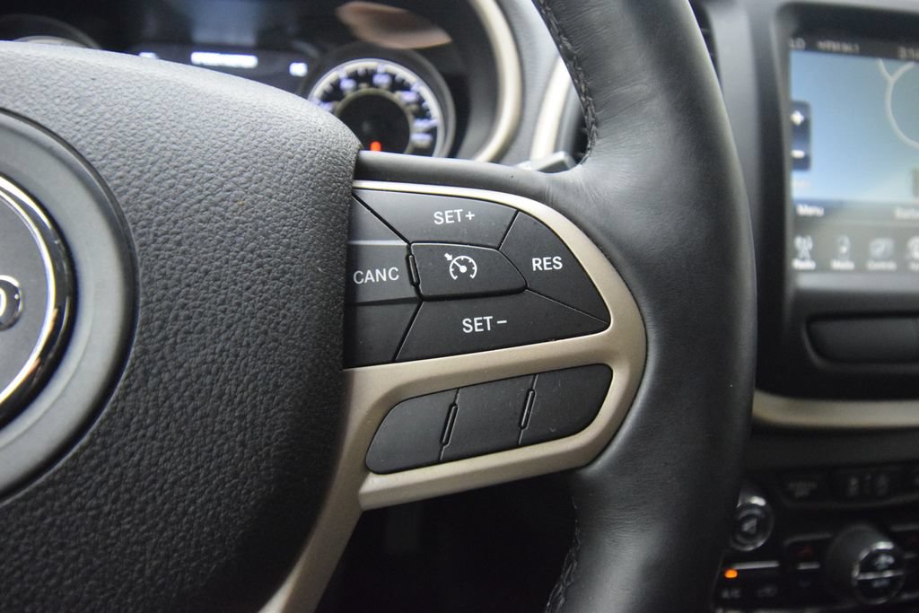 Used 2017 Jeep Cherokee Limited AWD/4WD image 32