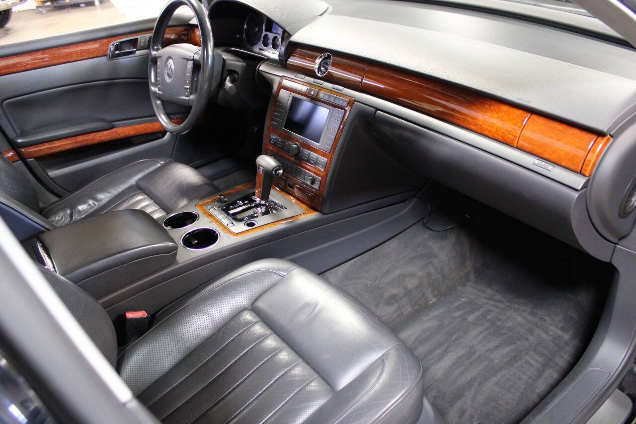 Used 2004 Volkswagen Phaeton V8 AWD/4WD image 24