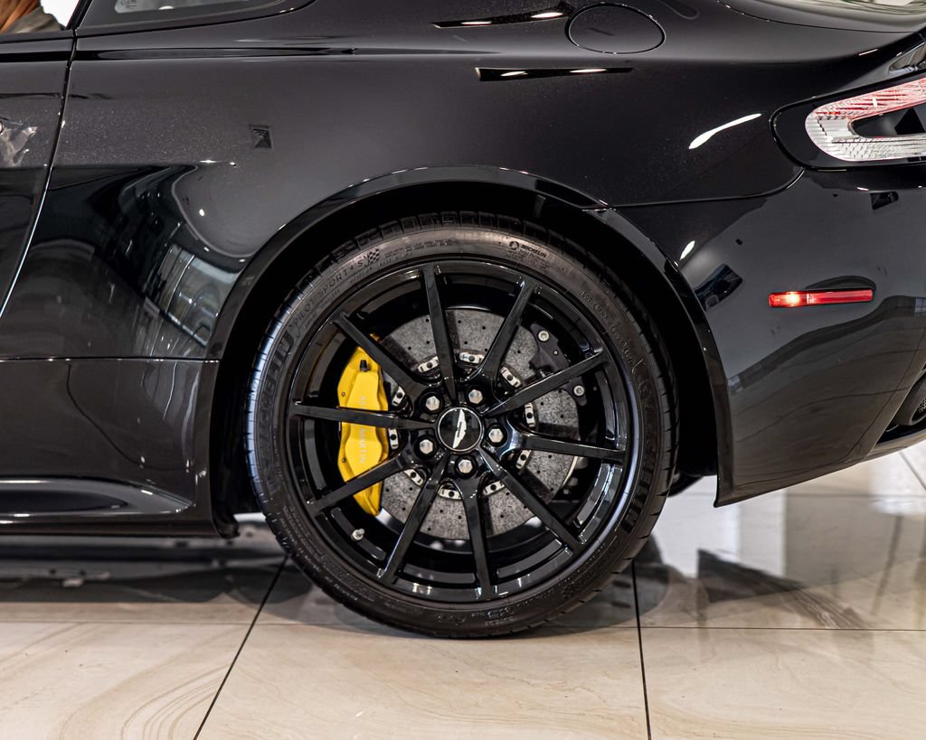 Used 2017 Aston Martin V12 Vantage S RWD image 7