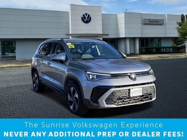 Used 2025 Volkswagen Taos SE AWD/4WD image 1