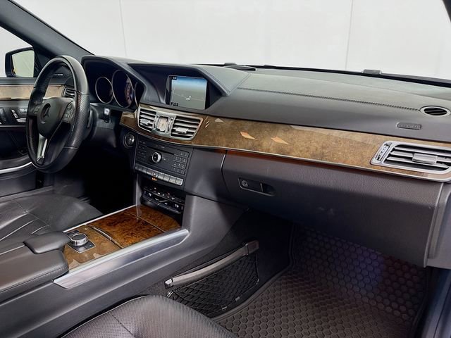 Used 2016 Mercedes-Benz E 400 4MATIC Sedan image 32