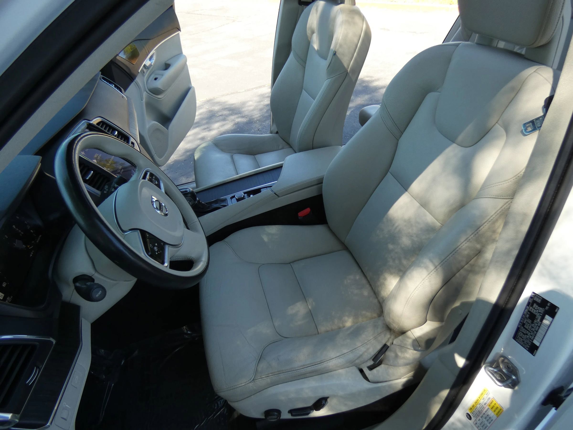 Used 2020 Volvo XC90 T6 Momentum image 63