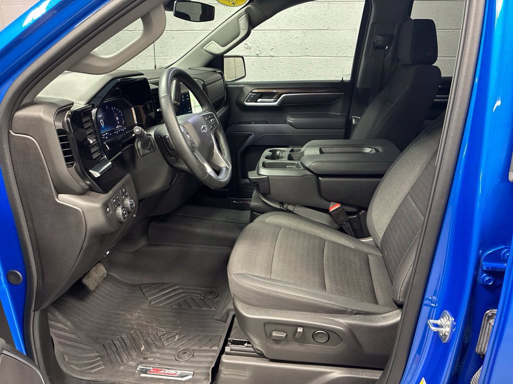 Used 2025 Chevrolet Silverado 1500 RST AWD/4WD image 19