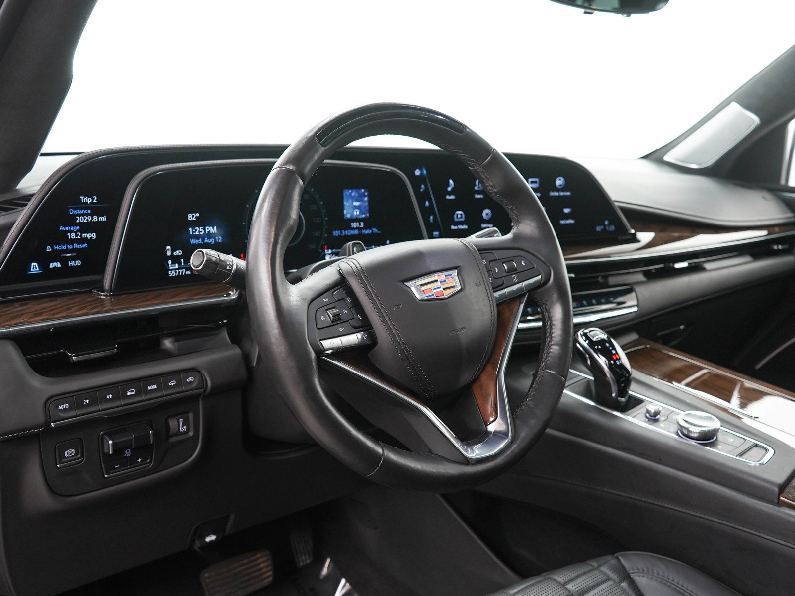 Used 2023 Cadillac Escalade ESV Sport Platinum w/ LPO, ONYX Package AWD/4WD image 28