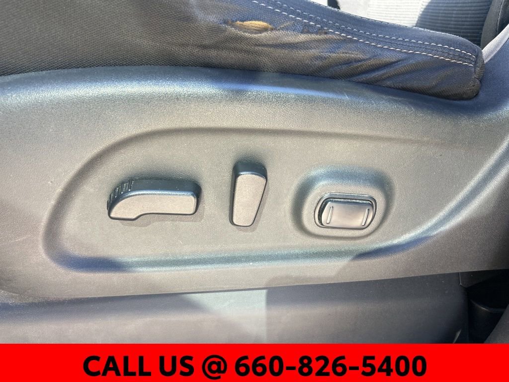 Used 2017 Nissan Titan SV image 10