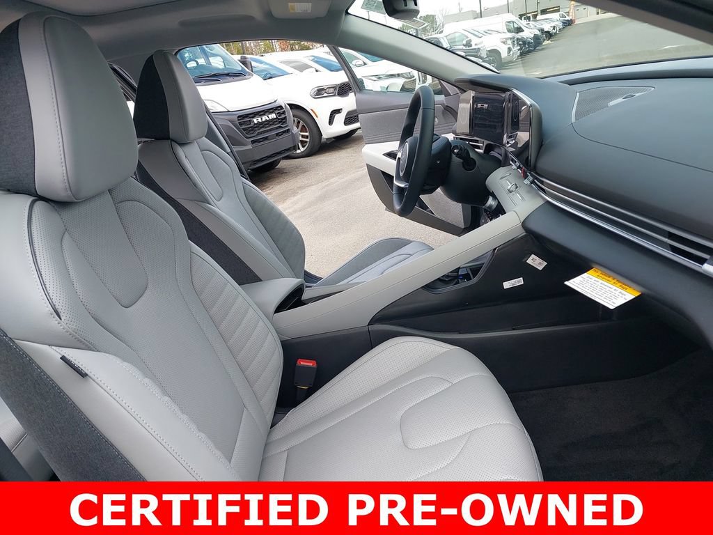 Certified 2025 Hyundai Elantra Limited FWD image 10