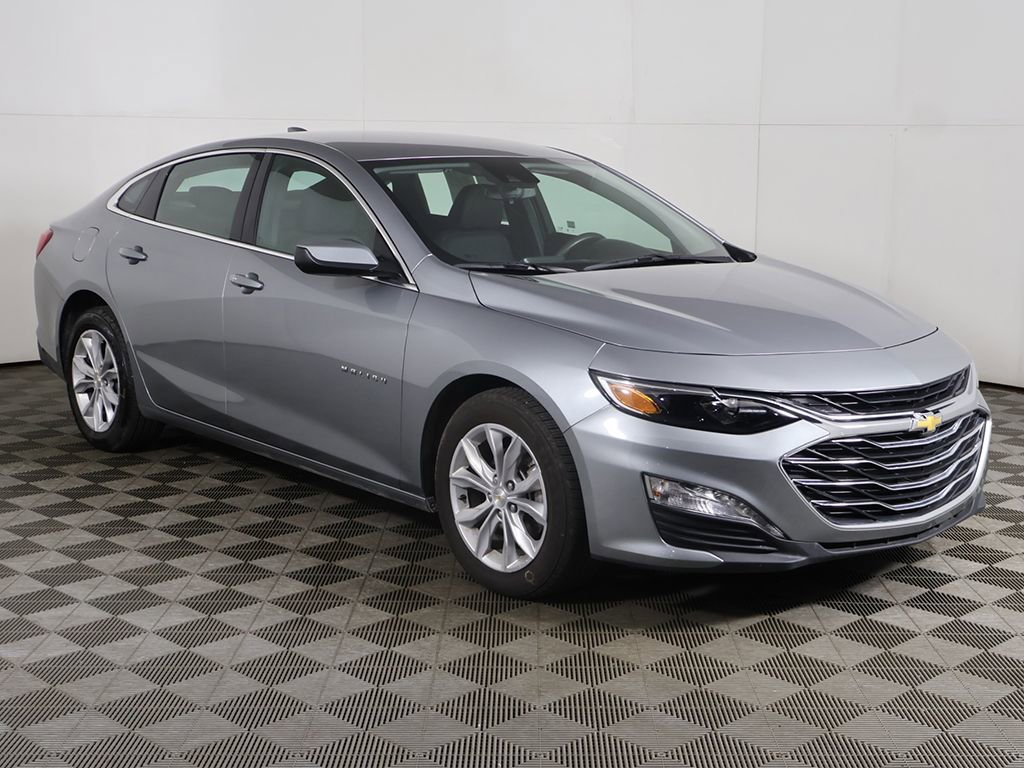 Used 2025 Chevrolet Malibu LT image 2