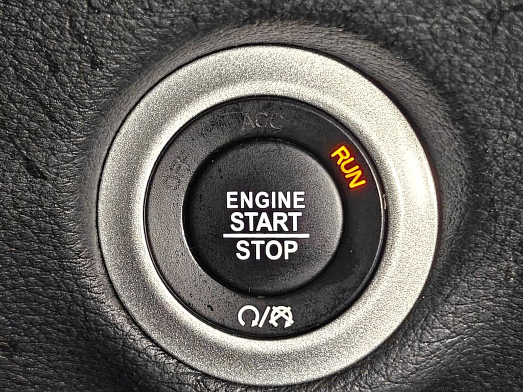 Used 2025 Chrysler Pacifica Limited image 15