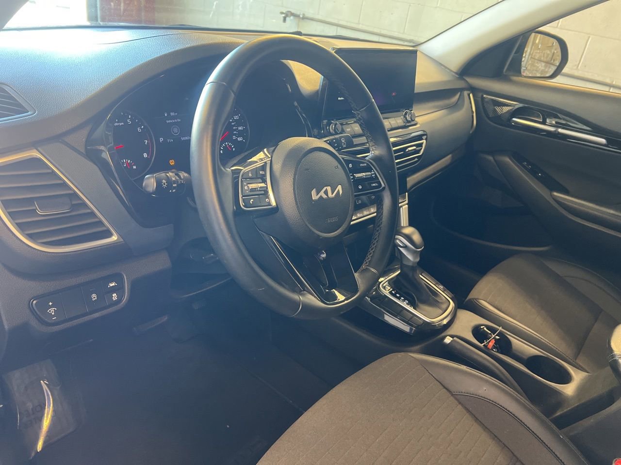 Used 2023 Kia Seltos S w/ Navigation Package FWD image 15