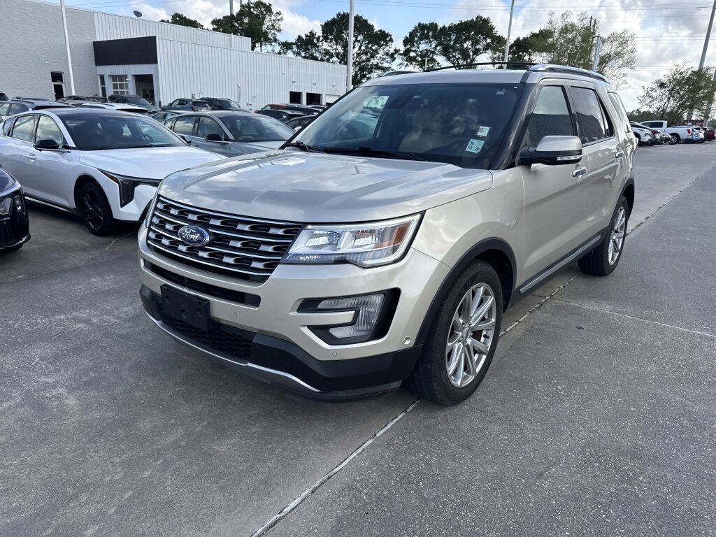 Used 2017 Ford Explorer Limited w/ Equipment Group 301A image 4