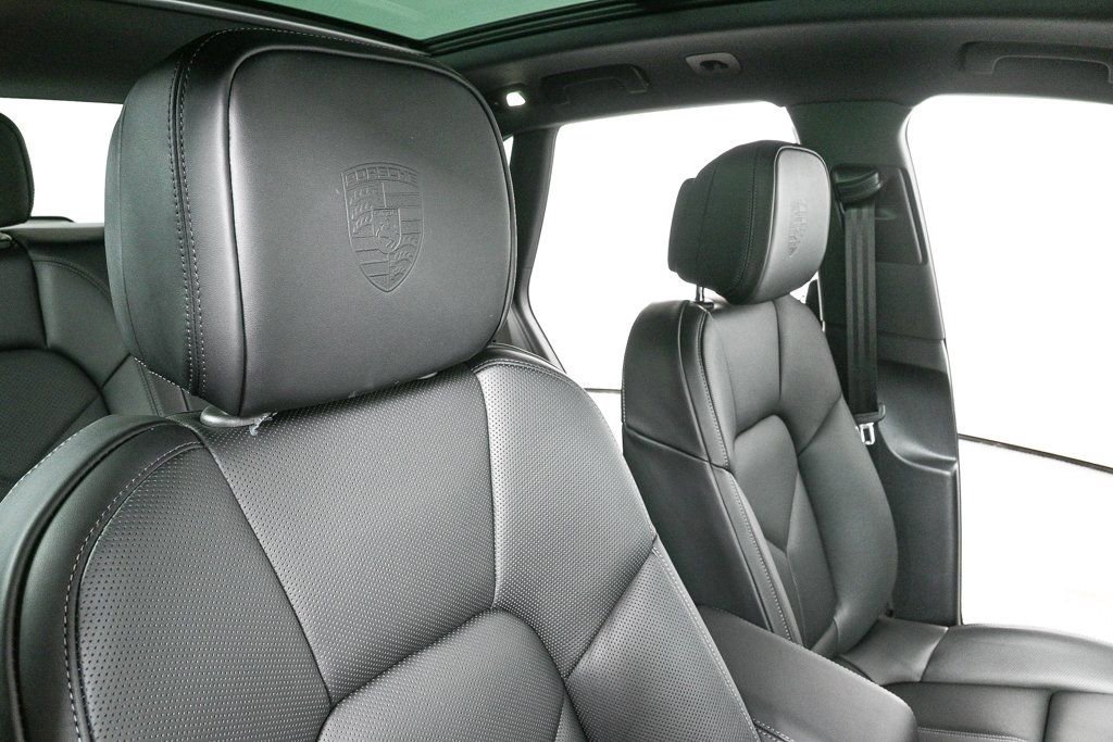 Certified 2026 Porsche Macan AWD/4WD image 24