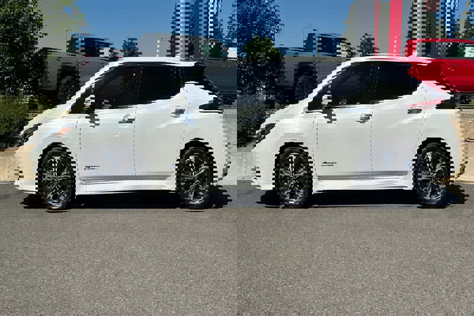 Used 2018 Nissan Leaf SL w/ SL Technology Package image 6