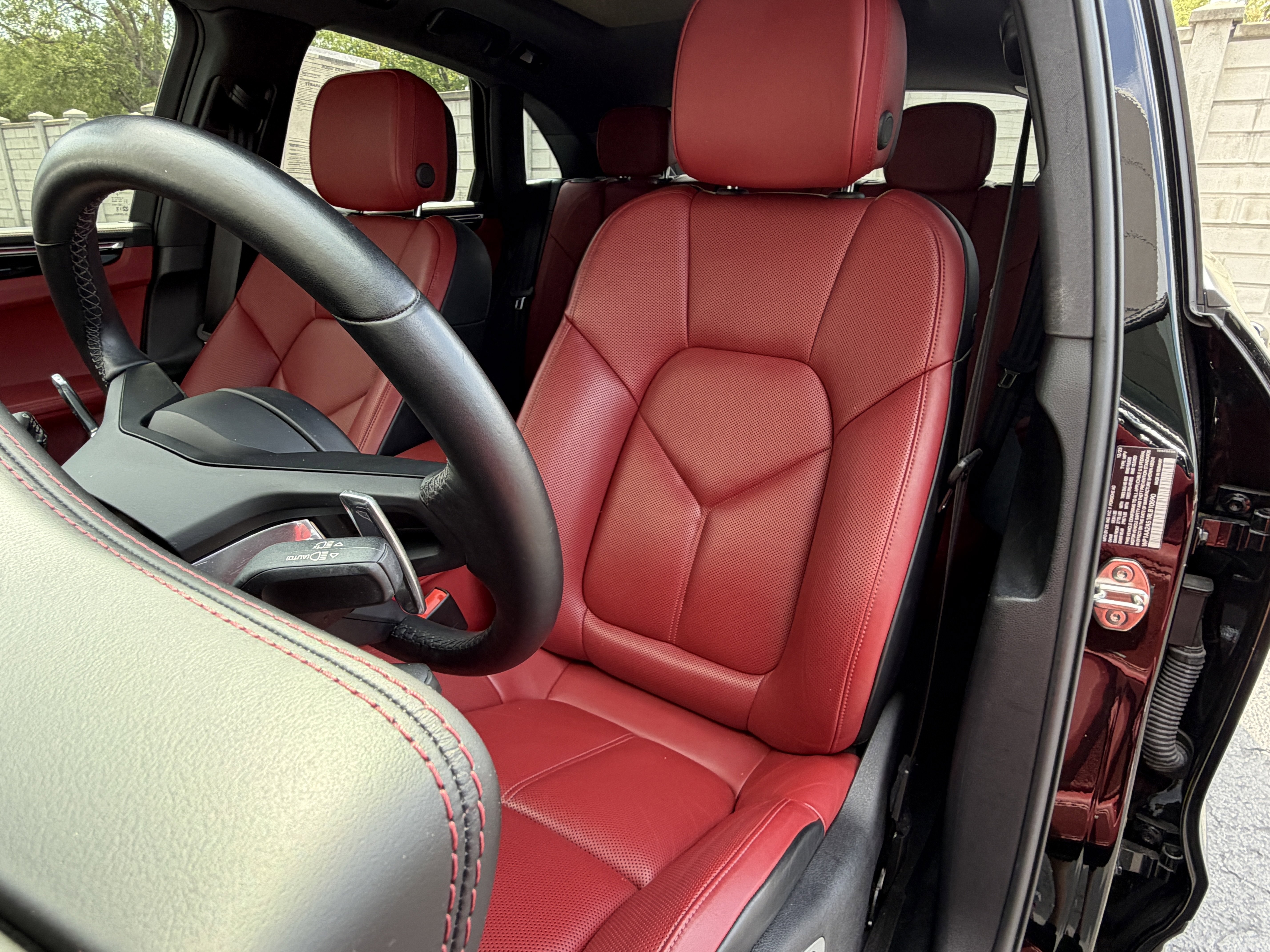 Certified 2024 Porsche Macan image 5