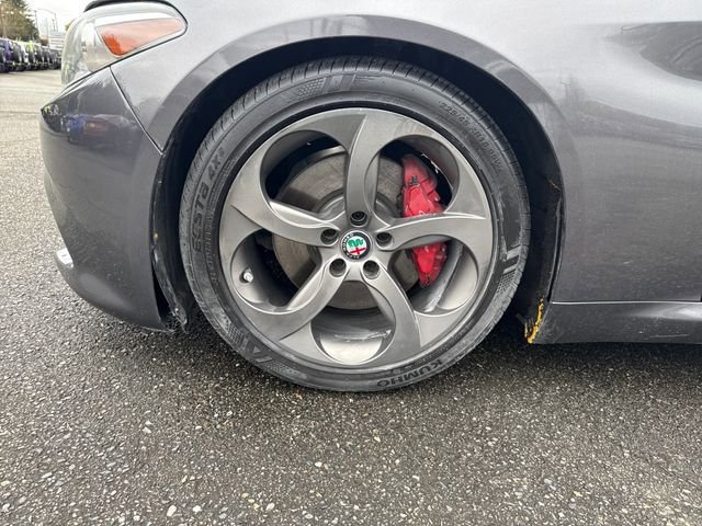 Used 2019 Alfa Romeo Giulia w/ Quick Order Package 22K Sport RWD image 27