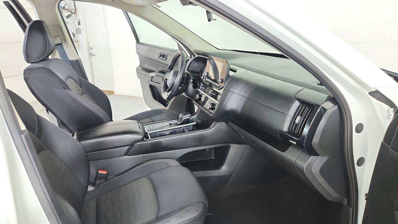 Certified 2025 Nissan Pathfinder SV FWD image 26