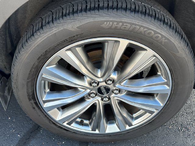 Used 2017 Lincoln MKX Reserve w/ Driver Assistance Package AWD/4WD image 7