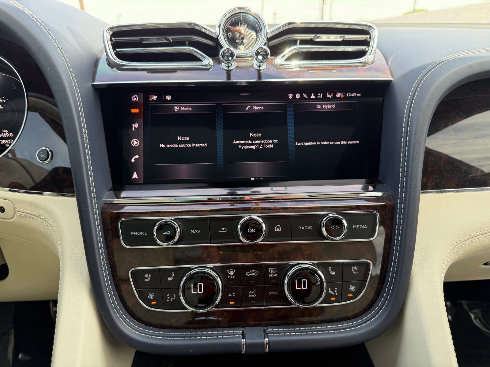 Used 2021 Bentley Bentayga image 15