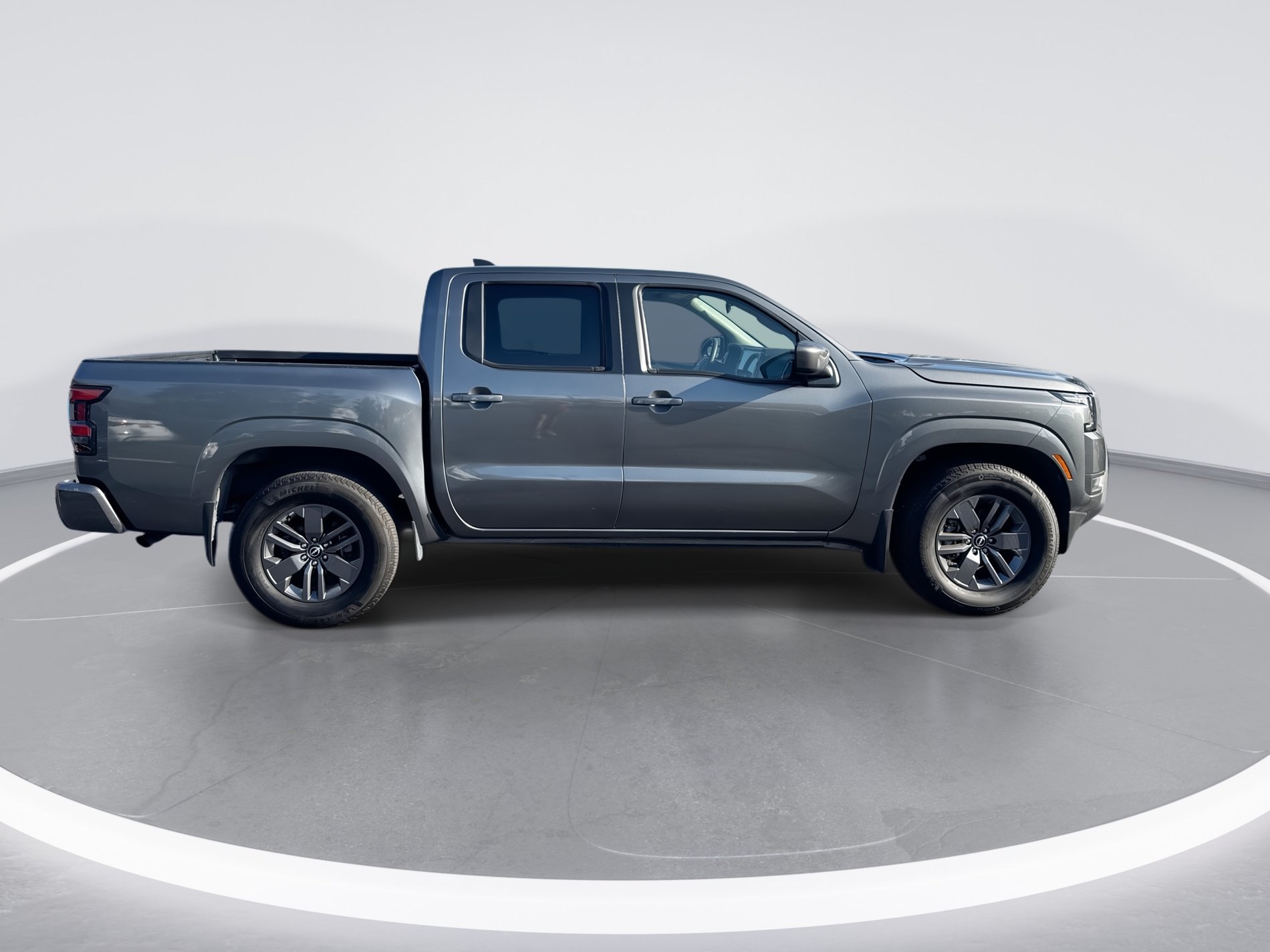 Certified 2025 Nissan Frontier SV RWD image 3