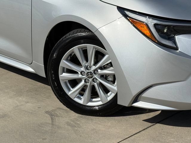 Used 2025 Toyota Corolla XLE FWD image 2