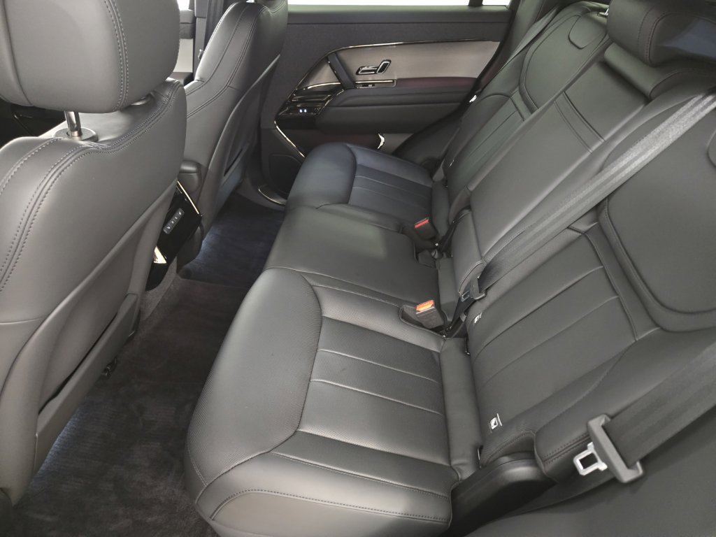 Certified 2025 Land Rover Range Rover Sport SE AWD/4WD image 19