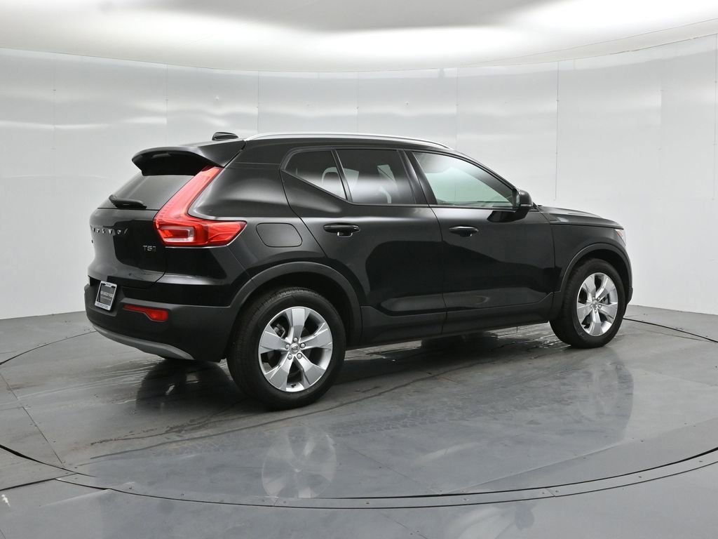 Used 2022 Volvo XC40 T5 Momentum AWD/4WD image 24