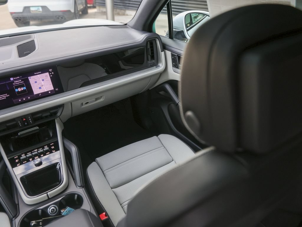 New 2026 Porsche Cayenne AWD/4WD image 33
