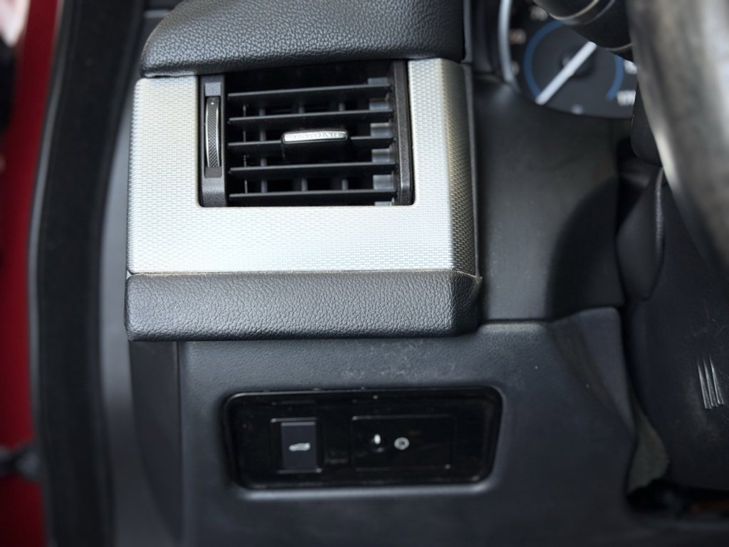 Used 2017 Jaguar XF Premium image 33