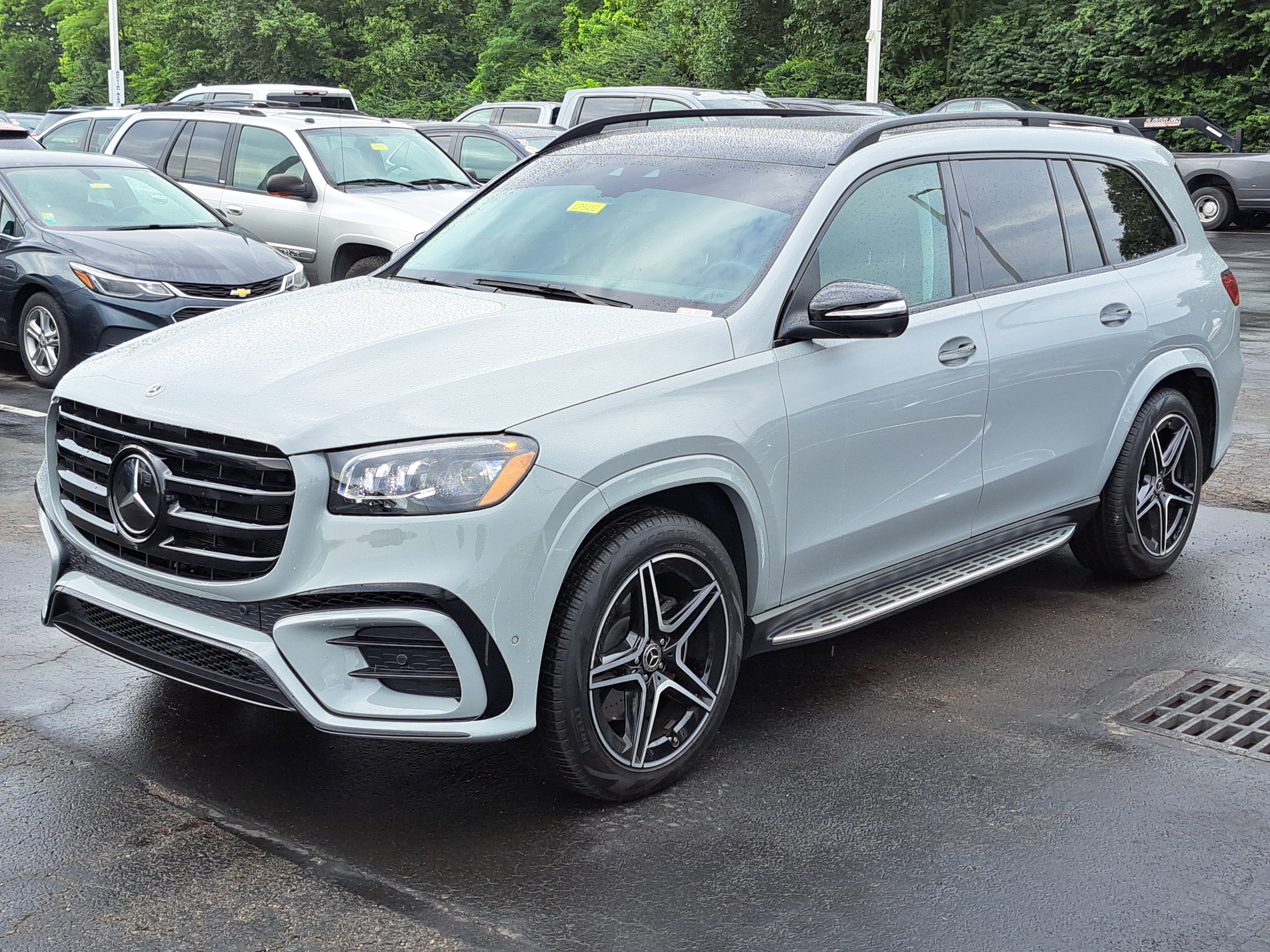 Used 2025 Mercedes-Benz GLS 450 4MATIC image 2