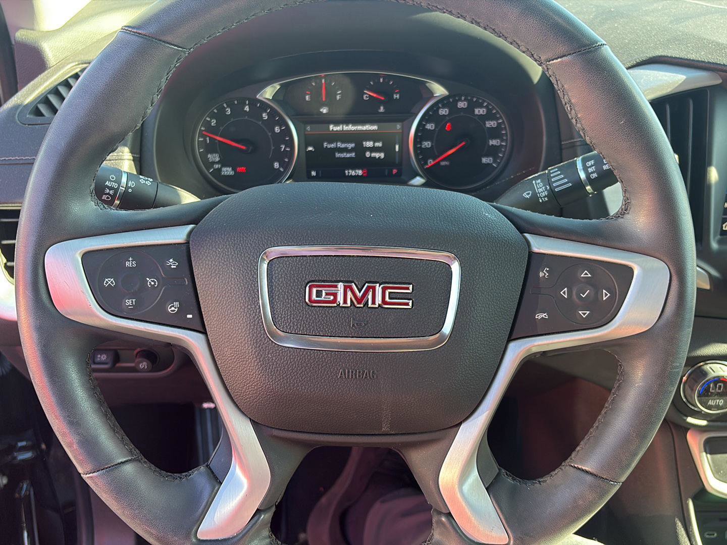 Used 2023 GMC Terrain SLT w/ Tech Package image 11