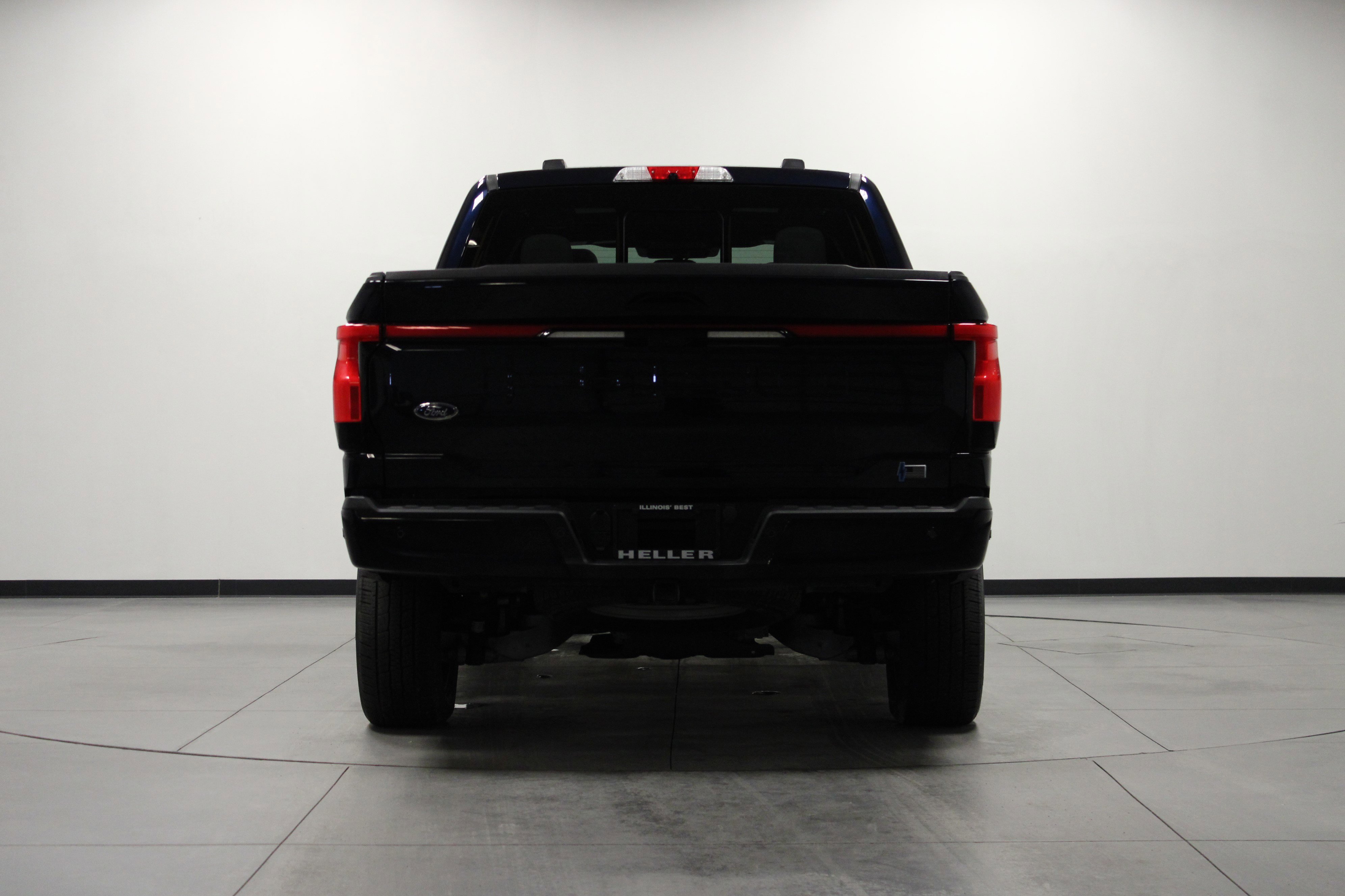 Used 2022 Ford F150 Lightning Platinum image 5