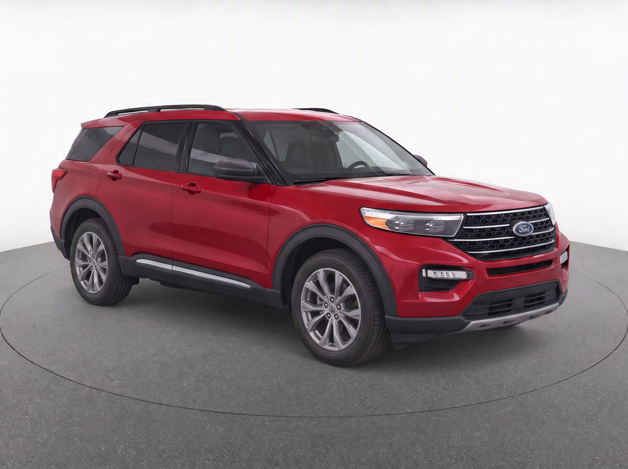 Used 2021 Ford Explorer XLT w/ Equipment Group 202A AWD/4WD image 7