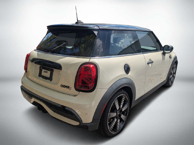 Used 2022 MINI Cooper S w/ Driver Assistance Package FWD image 4