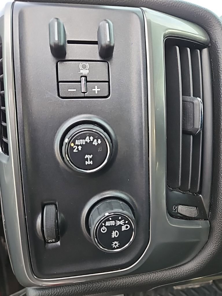 Used 2018 Chevrolet Silverado 1500 LT w/ All Star Edition image 11