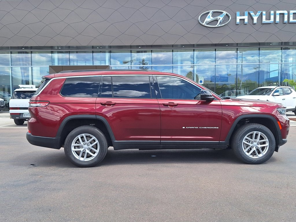 Used 2024 Jeep Grand Cherokee L Laredo AWD/4WD image 2