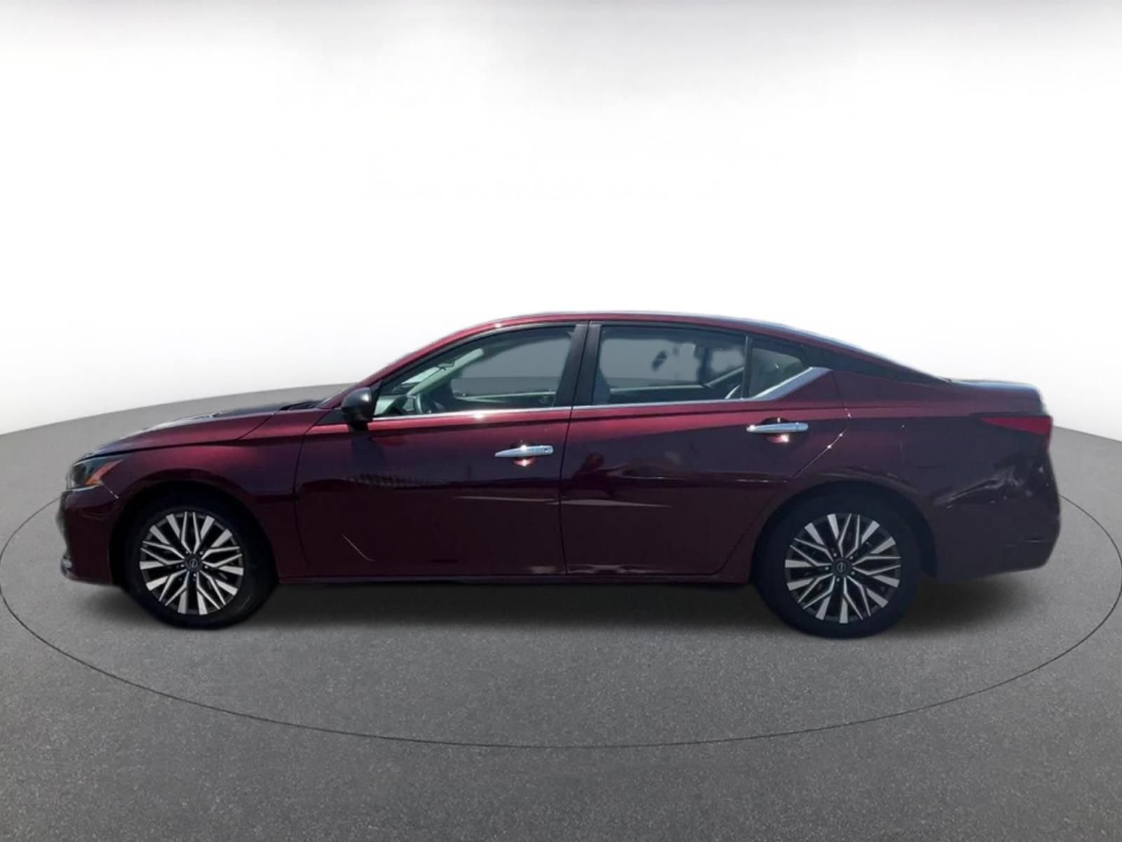 Used 2025 Nissan Altima 2.5 SV FWD image 9