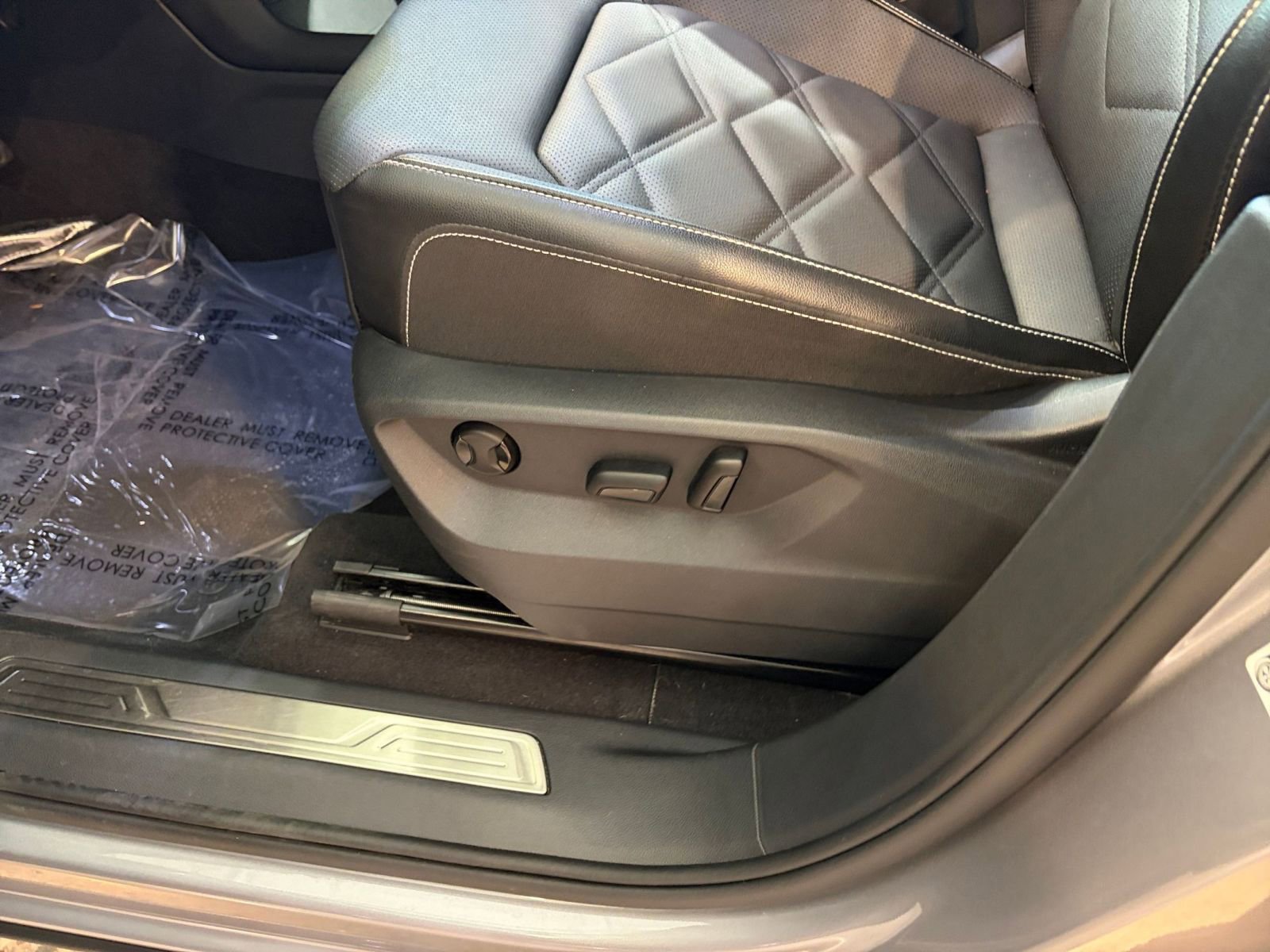 Used 2025 Volkswagen Atlas SE image 23