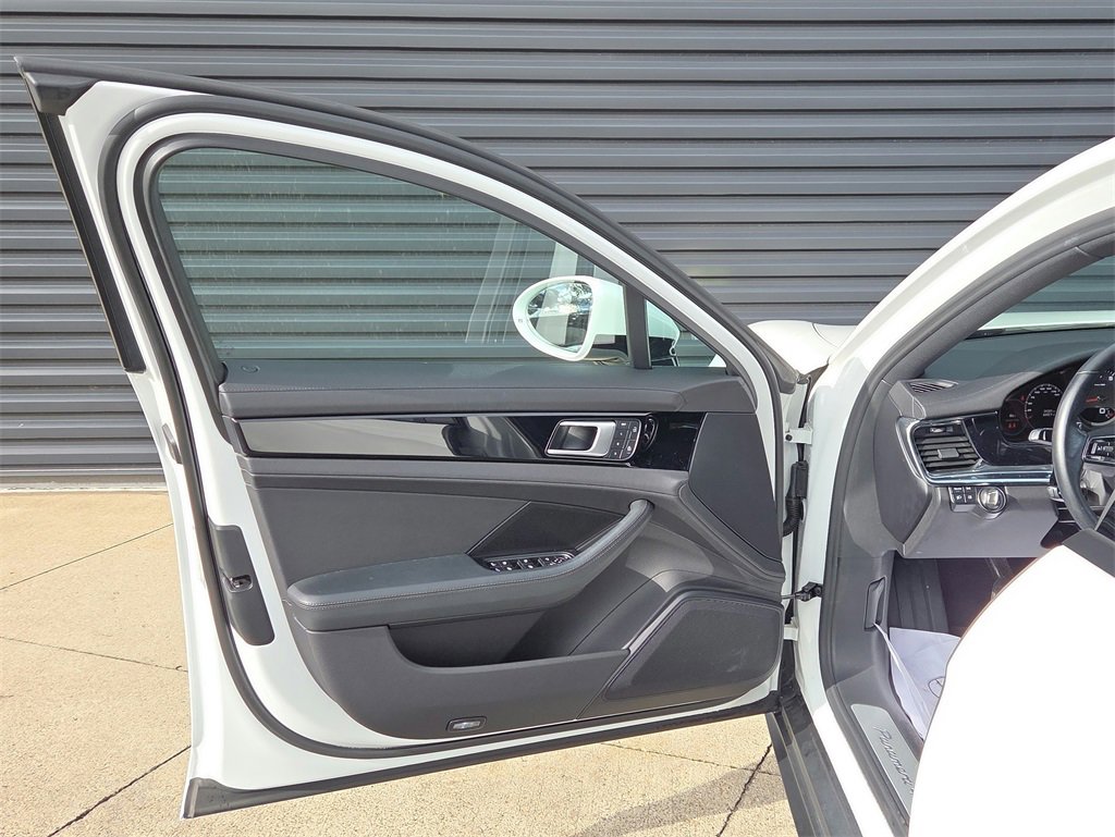 Used 2022 Porsche Panamera 4 image 6