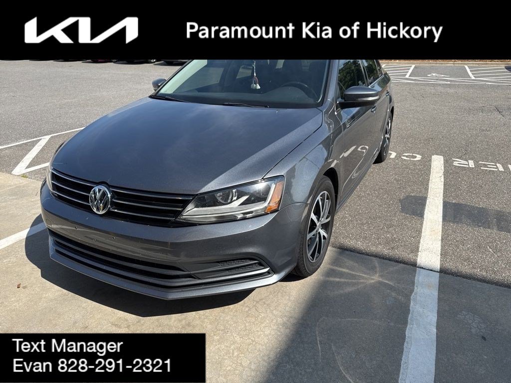 Used 2017 Volkswagen Jetta SE FWD image 2