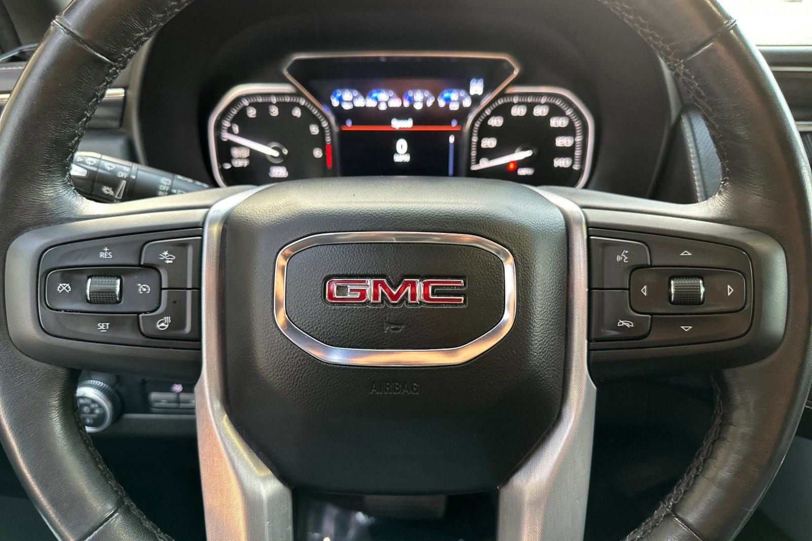 Used 2021 GMC Yukon XL SLT w/ SLT Luxury Package image 25