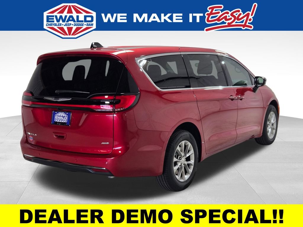 New 2026 Chrysler Pacifica Select AWD/4WD image 19