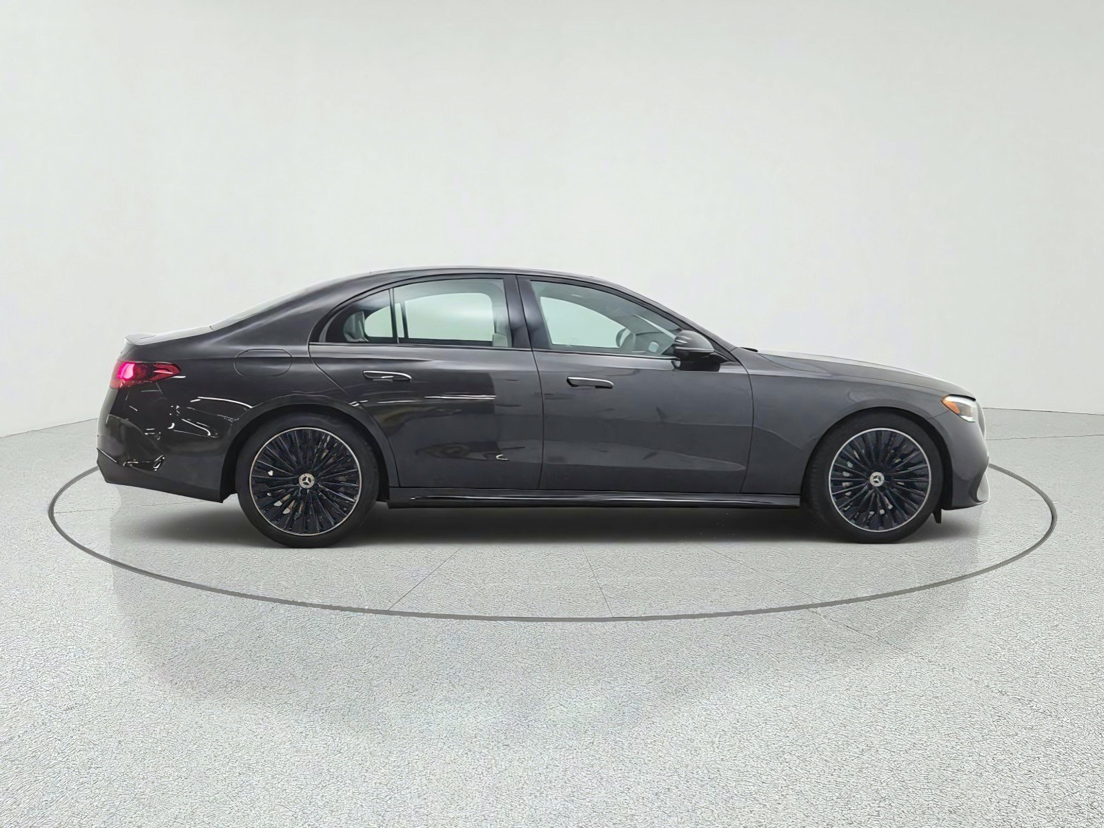 New 2027 Mercedes-Benz E 450 4MATIC Sedan image 4