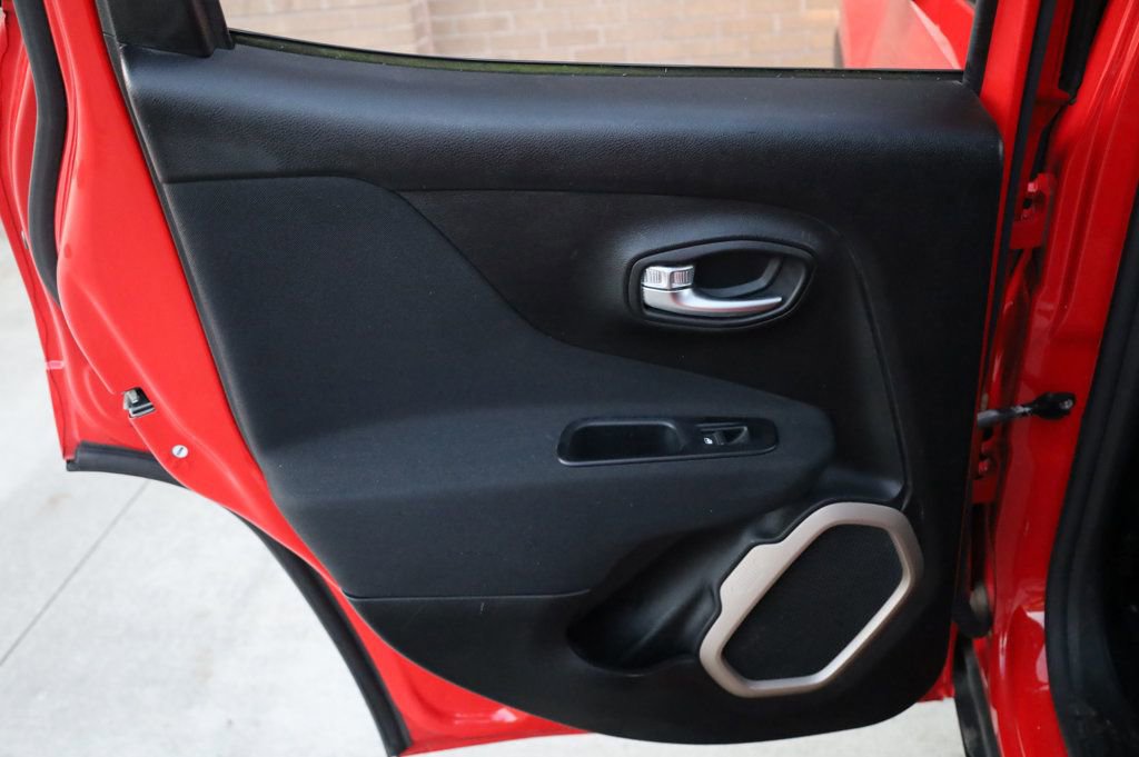 Used 2015 Jeep Renegade Latitude image 15