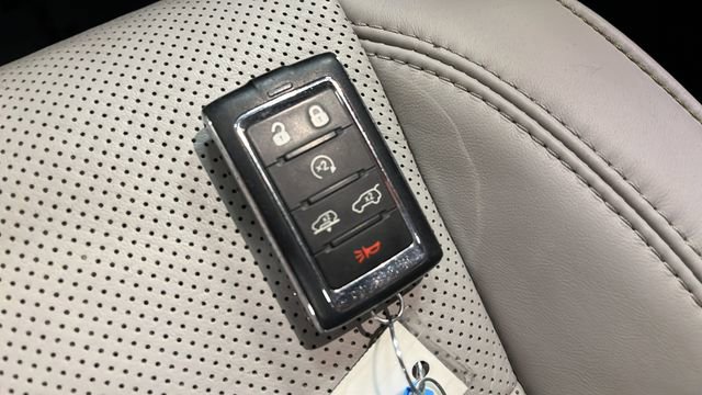 Used 2023 Jeep Wagoneer Series III w/ Preferred Equipment Group AWD/4WD image 41