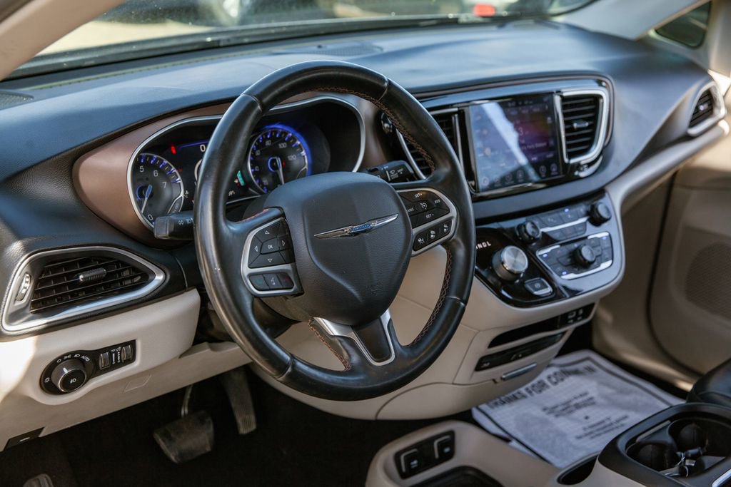 Used 2017 Chrysler Pacifica Touring-L Plus w/ Advanced Safetytec Group image 10