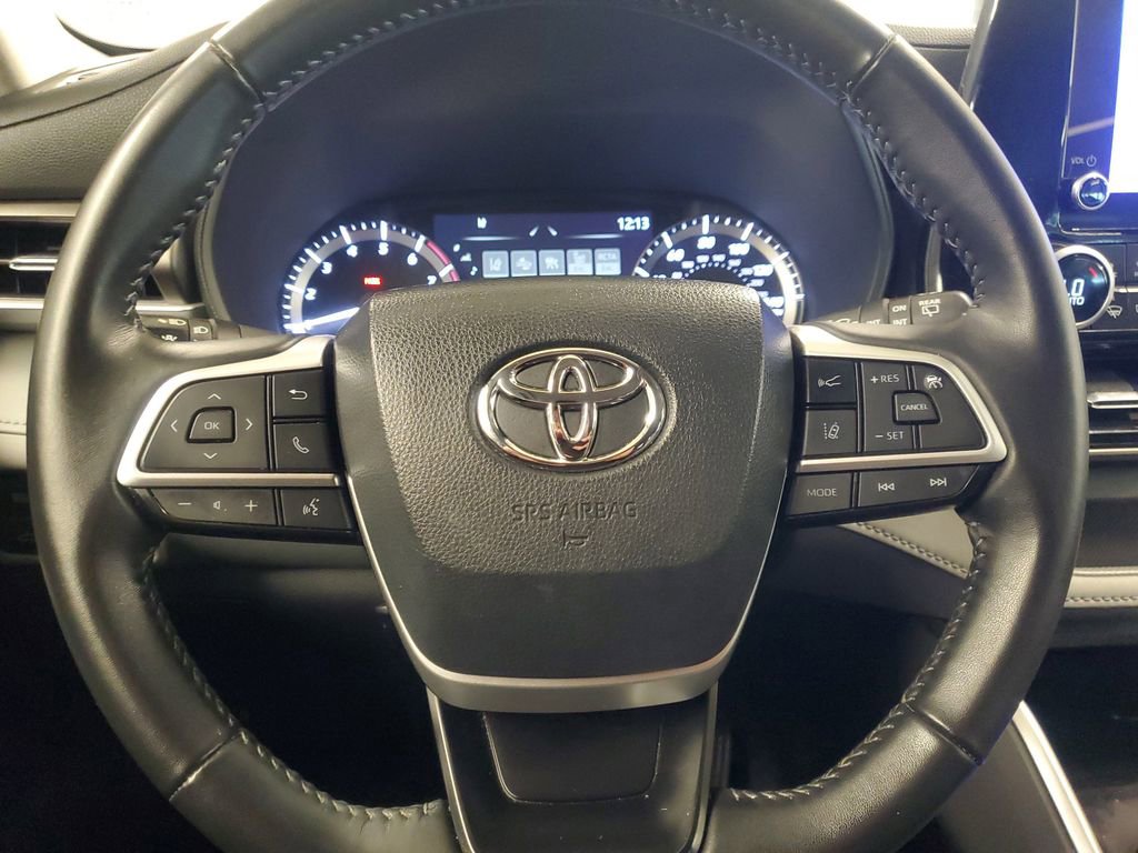 Used 2023 Toyota Highlander LE image 21