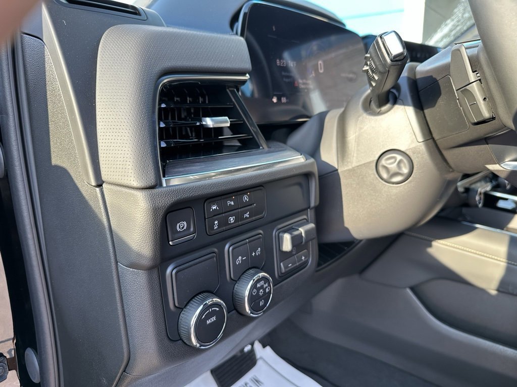 New 2025 Chevrolet Suburban Premier image 19