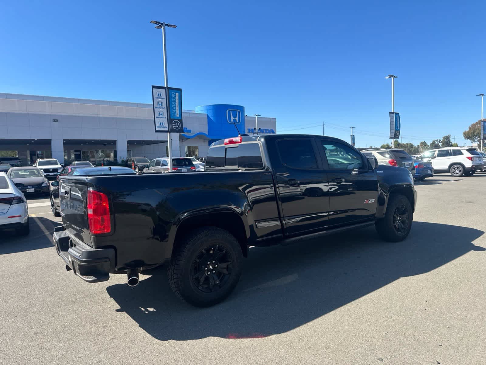 Used 2021 Chevrolet Colorado Z71 w/ Z71 Midnight Edition AWD/4WD image 3