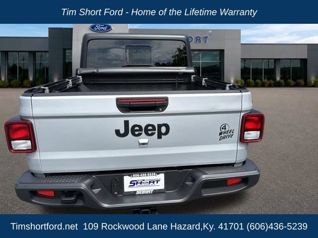Used 2022 Jeep Gladiator Sport AWD/4WD image 6
