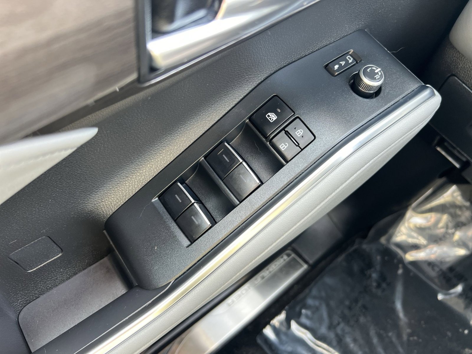 Used 2024 Toyota Highlander Platinum image 15