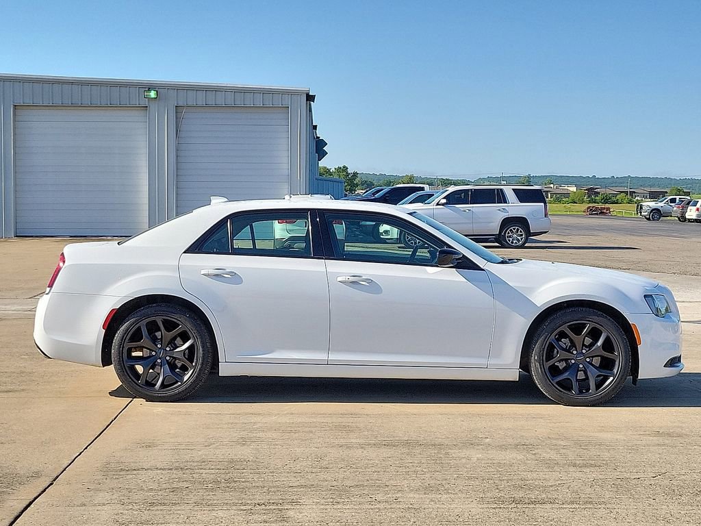 Used 2023 Chrysler 300 Touring w/ Sport Appearance Package image 6